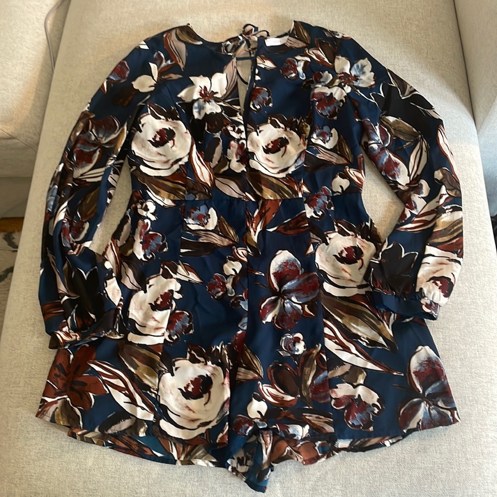 Worn less than 5 times- lush long sleeved romper